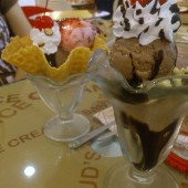 バドスアイスクリームグェンバンク（Bud’s Ice Cream Nguyen Van Cu）