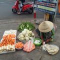 [2013/4/9]路上の野菜売り