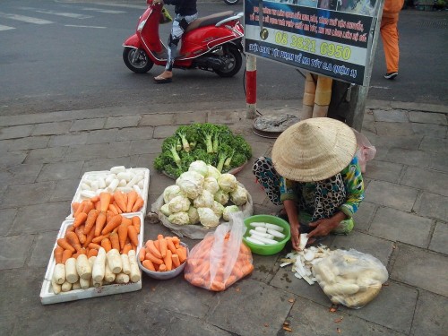 路上の野菜売り