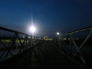 南から見たヒエンルオン橋