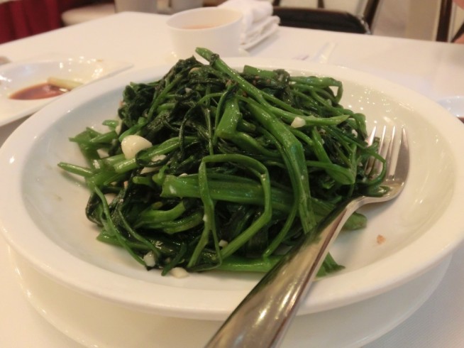 空芯菜炒めもベトナム料理とは一味違います。
