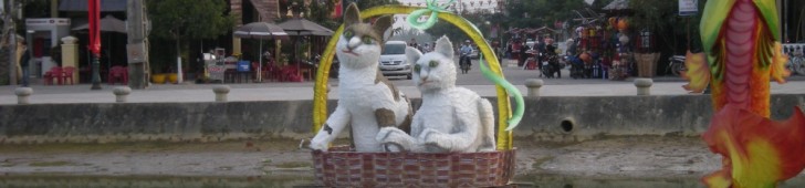 [2013/10/15]あやしい猫たち～ベトナムの干支～