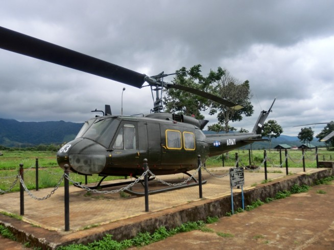 米軍のマークが付いているヘリコプター