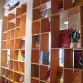エフワイアイ ブックカフェ(FYI Book Cafe)