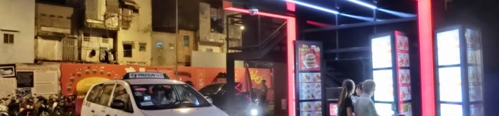 マクドナルド1号店のベトナム初ドライブスルーで見る日本では見慣れない光景