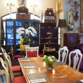 ヴィラ・ロイヤル アンティークス&ティールーム(Villa Royale Antiques and Tea Room)