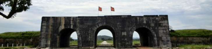ベトナムのあまり知られていない世界遺産「胡朝の城塞(Thành nhà Hồ)」