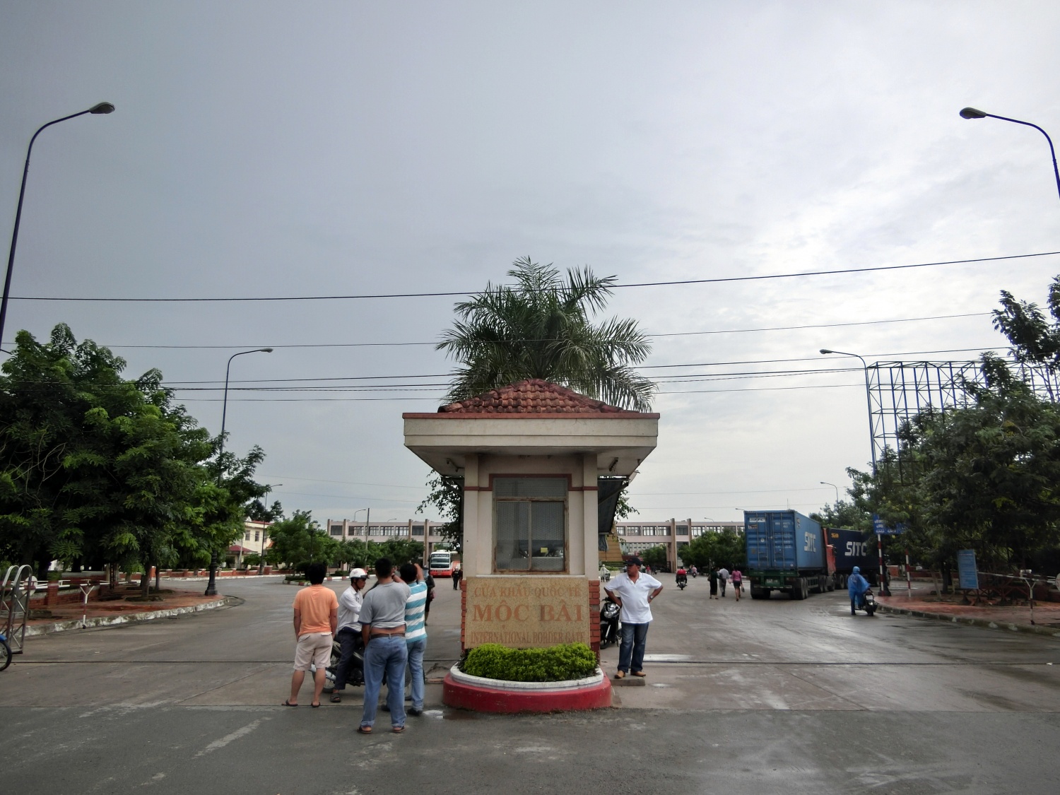 モクバイ バベット国境を通る陸路でのベトナム カンボジア入国 免税ショッピングガイド ベトナビ