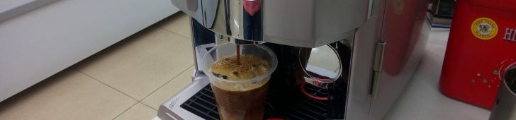 ベトナムのファミリーマートでセルフサービスのコーヒーを飲んでみました。