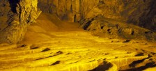 バンゾックの滝の近くにあるグムガオ洞窟も見逃せない観光スポット