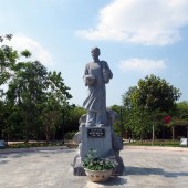 ベトナム建国の父の父「グエン・シン・サック」遺跡を訪れる