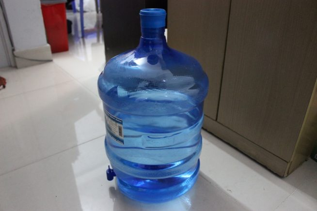 ボトルの水