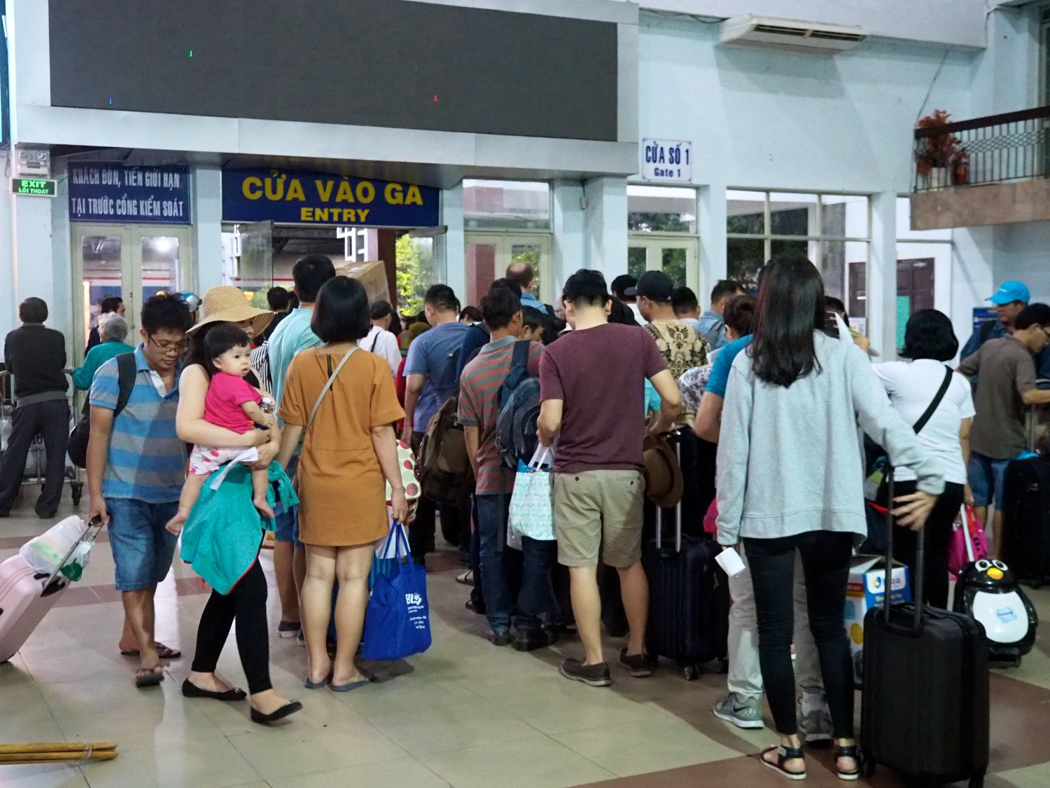 ベトナムで列車の旅してみませんか ベトナム統一鉄道のチケットの予約方法 乗り方 車内の様子をご紹介 ベトナビ