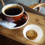 グエンティミンカイ通りに様々な淹れ方のコーヒーが楽しめるコーヒーロースタリーがオープンしました。